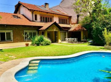 Casa · 364m² · 7 Ambientes · 1 Cochera · Casa - Olivos - Vias/maipu