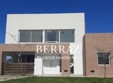 Casa · 156m² · 6 Ambientes · Casa Alquiler 6 Ambientes Barrio San Ramiro Lote de 620 m² Pilar del Este