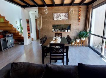 Casa · 200m² · 4 Ambientes · 2 Cocheras · Casa en Venta en Country San Isidro