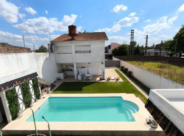 Casa · 150m² · 5 Ambientes · 3 Cocheras · Chalet 4 Ambientes con Piscina y Gran Quincho en Venta | Haedo
