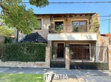 Casa · 305m² · 6 Ambientes · 2 Cocheras · Casa en Venta, Granadero Baigorria.