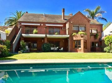 Casa · 550m² · 7 Ambientes · 2 Cocheras · Casa Tipo Chalet en Acassuso, de Av del Libertador Al Río.