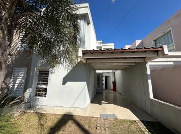 Casa · 160m² · 5 Ambientes · 2 Cocheras · Vendo Duplex en Housing Seguridad 24hs