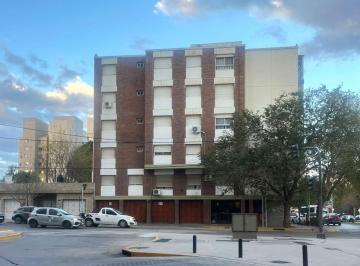 Departamento de 6 ambientes, Neuquén · Vende, Piso Centro de Neuquén