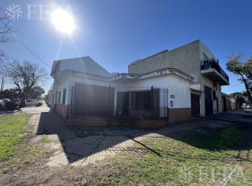 Casa · 67m² · 3 Ambientes · 1 Cochera · Venta de Casa de 3 Ambientes con Cochera en Sarandi