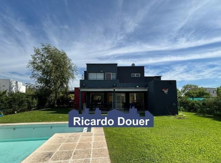 Casa · 200m² · 4 Ambientes · 1 Cochera