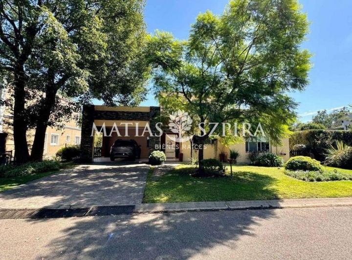 Casa · 180m² · 4 Ambientes · 1 Cochera