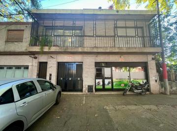 Casa · 210m² · 4 Ambientes · 3 Cocheras · Amplia Casa en Roque Saenz Peña - 3 Dorm. con Cochera, Patio, Parrillero