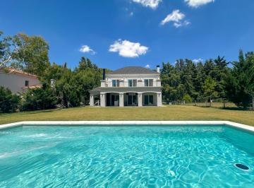 Casa · 154m² · 4 Ambientes · 1 Cochera · Casa en Venta y en Alquiler en Miralagos Club de Campo, Golf y Spa