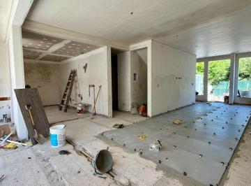 Casa · 180m² · 5 Ambientes · 2 Cocheras · Casa en Venta de 3 Dorm. en Miradores de Manantiales I, Suite en Pb