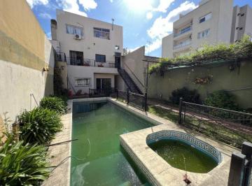 Casa · 350m² · 8 Ambientes · Importante Casa en Lanús Oeste