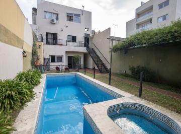 Casa · 360m² · 8 Ambientes · Venta Casa con Parque, Pileta, Quincho, Lanús Oeste