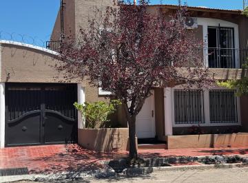 Casa de 5 ambientes, Dorrego · 3 Hab/2 Baños/terraza/cochera Pasante