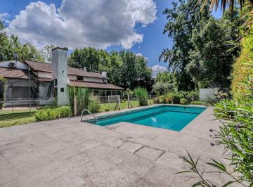 Casa · 248m² · 8 Ambientes · 1 Cochera · Venta Casa Quinta Barrio Robles del Monarca La Lonja Pilar 5 Dorm. Pileta Quincho Parrilla
