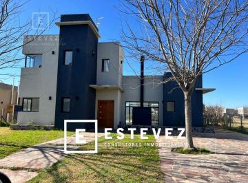 Casa · 180m² · 5 Ambientes · 2 Cocheras · Casa en Venta, 3 Dorm., Amplia Terraza. Parrilla. Barrio Cerrado San Matías
