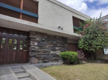 Casa · 236m² · 10 Ambientes · 1 Cochera · Amplia Casa 3 Hab / 2 Baños / Cochera San Vicente