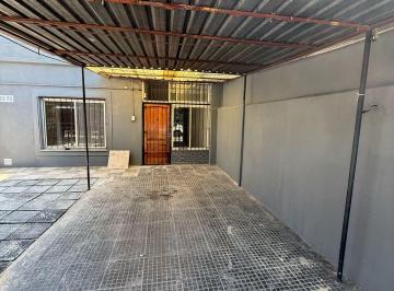 Casa de 3 ambientes, La Matanza · Casa PH. 3 Amb. Al Frente con Cochera y Patio en San Justo