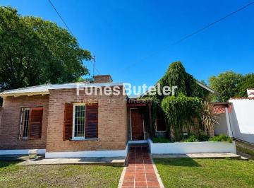 Casa de 6 ambientes, Villa Allende · Casa en Venta 3 Dorm. en Villa Allende con Quincho y Pileta Apto Credito Hipotecario