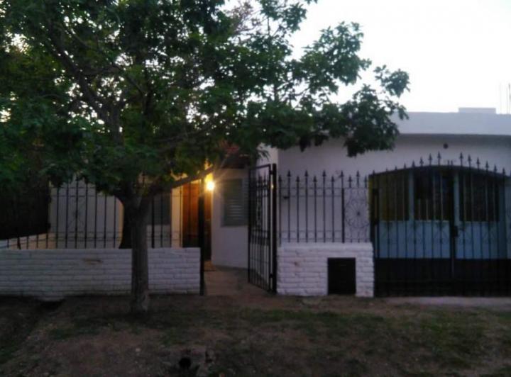 Casa · 99m² · 5 Ambientes · 2 Cocheras