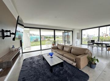 Casa · 210m² · 5 Ambientes · Casa en Venta Rumenco Joven