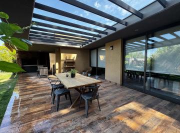 Casa de 4 ambientes, Luján de Cuyo · 2 Hab/2 Baños/cochera Doble/amplio Jardin