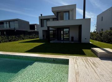 Casa · 220m² · 6 Ambientes · 2 Cocheras · Casa en Alquiler 4 Dorm. Al Lago