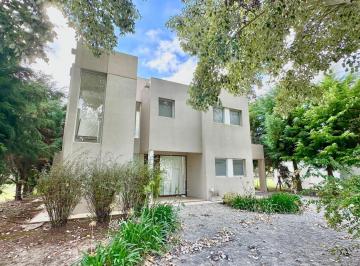 Casa · 170m² · 4 Ambientes · 1 Cochera · Casa en Venta - 3 Dorm. 3 Baños - Cochera - 1.000 m² - Haras del Sur, La Plata