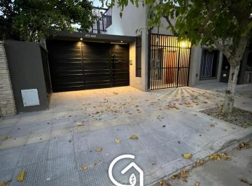 Edificio · 288m² · 8 Dormitorios · 2 Cocheras · Complejo de Deptos en Alquiler Amoblados