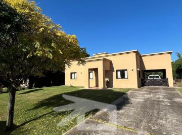 Casa · 115m² · 4 Ambientes · 2 Cocheras · Casa en La Cesarina Barrio Privado