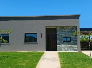 Casa · 129m² · 4 Ambientes · 2 Cocheras · Casa en Venta San Ramón, Pilar del Este, Gba Norte - 4 Ambientes