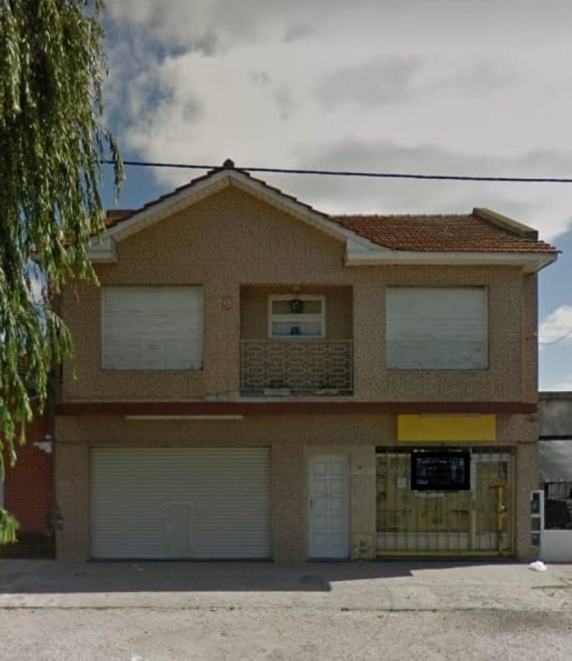 PH 4 amb, 240m² con parque y dos locales — San Cayetano