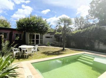 Casa · 130m² · 4 Ambientes · 2 Cocheras · Casa en 419 y 139 Bis