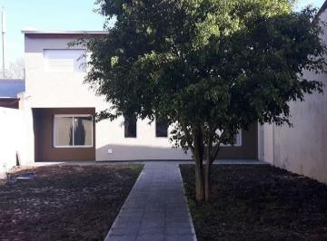 Casa · 70m² · 3 Ambientes · 1 Cochera · Dúplex en Venta - 2 Dorm. 2 Baños 1 Cochera - 70 m² - Tolosa