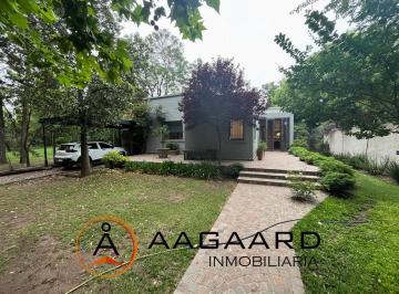 Casa · 205m² · 8 Ambientes · 1 Cochera · Casa en Arguello Venta Gran Terreno Apto Housing
