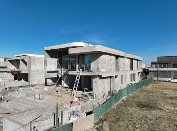 Casa · 540m² · 6 Ambientes · 6 Cocheras · Casa en Venta en El Yacht Nordelta