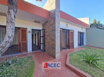 Casa · 140m² · 4 Ambientes · 1 Cochera · Venta - Casa - 3 Dorm. - Barrio Las Delicias - Rosario
