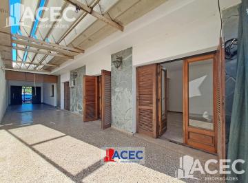 Casa · 140m² · 4 Ambientes · 1 Cochera · Venta - Casa - Barrio Las Delicias - Rosario