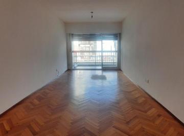Departamento · 90m² · 4 Ambientes · 1 Cochera · Cuatro Ambientes con Cochera en Alquiler.
