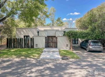 Casa · 240m² · 6 Ambientes · 2 Cocheras · Casa en Venta en El Barrio Santa María de Tigre