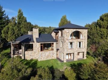 Casa · 392m² · 6 Ambientes · 2 Cocheras · Casa Venta Arelauquen