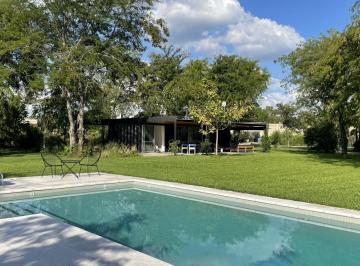 Casa · 122m² · 4 Ambientes · 6 Cocheras · Casa en Alquiler - Chacras del Ocho - Polo
