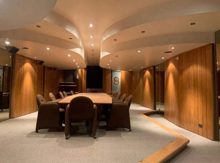 Local comercial · 2043m²