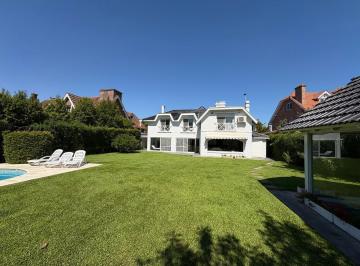 Casa · 450m² · 5 Ambientes · Casa en San Isidro Chico Impecable