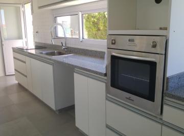 Casa · 187m² · 5 Ambientes · 2 Cocheras · Casa en Venta con Financiación y Alquiler Anual en Canton Puerto Sobre Lote Interno con Pileta