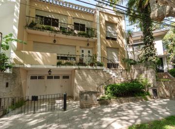 Casa · 303m² · 6 Ambientes · 1 Cochera · Muy Buena Casa Para Actualizar con Jardin en Vicente Lopez.