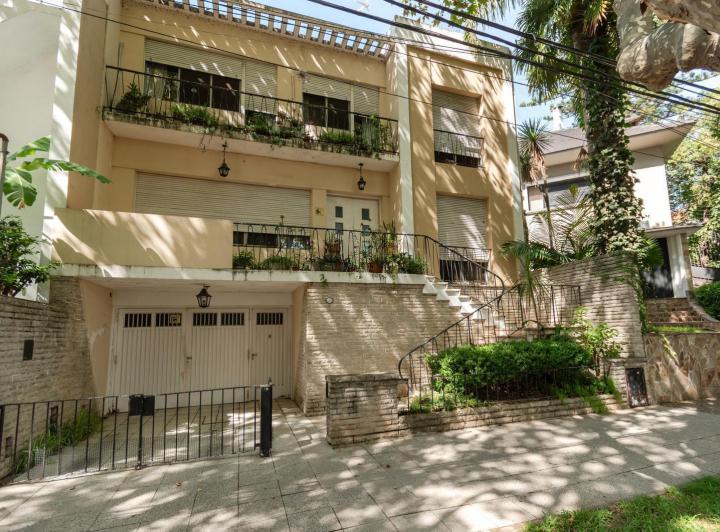 Casa · 303m² · 6 Ambientes · 1 Cochera