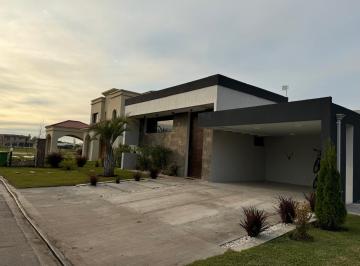 Casa · 175m² · 4 Ambientes · 2 Cocheras · Casa Moderna 5 Amb en Lagos de Canning – Piscina y Galería