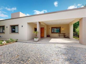 Casa · 191m² · 3 Ambientes · 2 Cocheras · Casas en Venta La Candida Barrio Privado Ruta 2