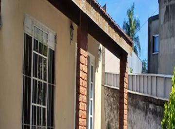 moron-castelar-venta-casa-3-ambientes · Propiedad 3 Ambientes en Castelar Sobre Amplio Lote!
