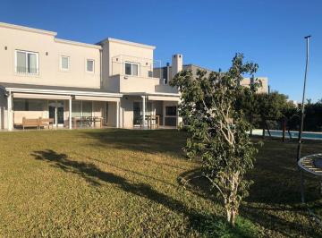 Casa · 200m² · 6 Ambientes · 3 Cocheras · Casa en Venta - 5 Dorm. 3 Baños - 200 m² - El Canton